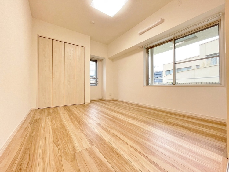 寝室 ベッドも十分に設置するスペースがあります。