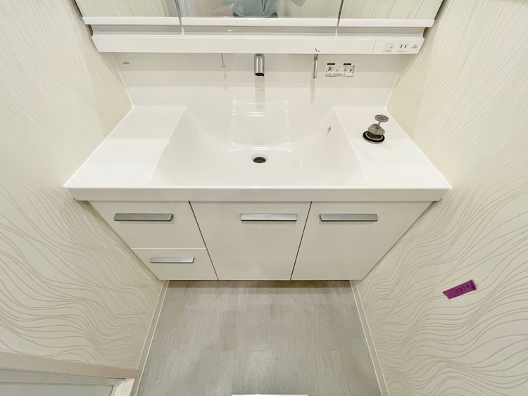 洗面 何かと物が増える場所だからこそ、スッキリと見映えの良い空間に。