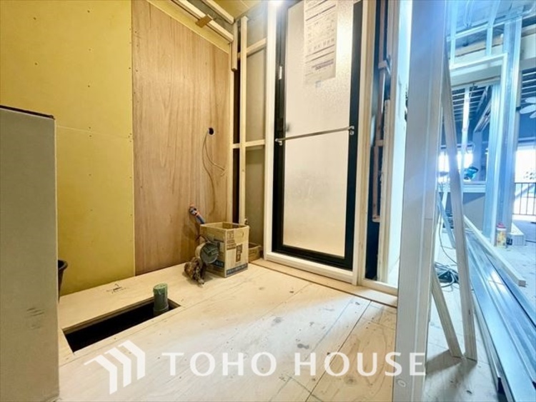 洗面 現在改装中◆快適◆煌びやかな暮らしの中にも忘れたくない快適さ。大きな収納が助けてくれます。