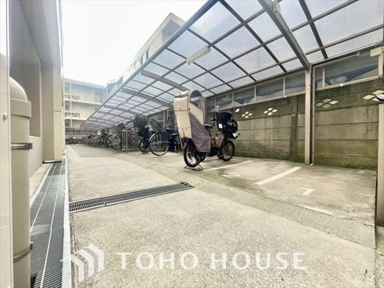 その他 【BICYCLE PAEKING LOT】◆駐輪場◆快適な生活には欠かせない自転車。開放的な駐輪場がございます。