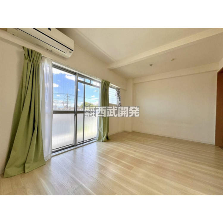 内装 8帖の洋室