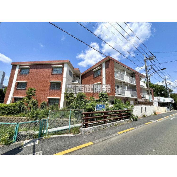 外観 府中駅行きのバス停まで徒歩1分。