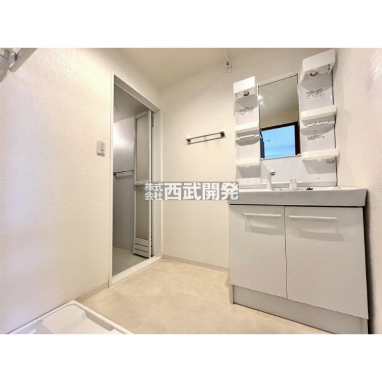 洗面 1坪タイプの洗面室です。