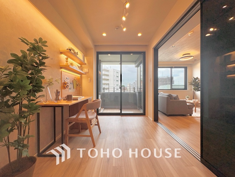 内装 【ROOM】感性を育むプライベートルームはシンプルでスマートな空間。好みの空間で読書をしたり、音楽を聞いたりと一人の時間も充実したものにできます。