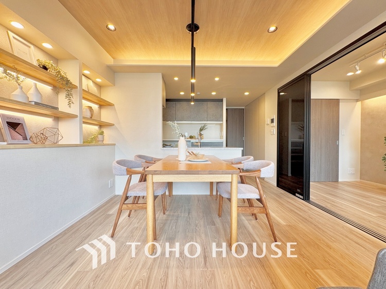 その他 叶えたかったのは落ち着きのあるナチュラルな風合い、そして開放感があるリビング。優雅な気分に浸れる幸せな時間を家族が自然と集まりたくなるこの空間で。