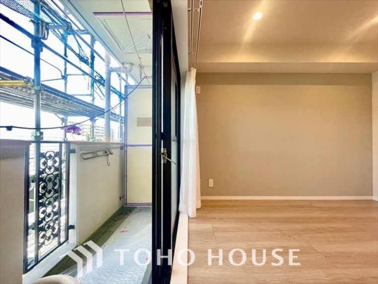 内装 【LIVING】◆陽光◆が差し込む。この開放的なLDKに家族の笑顔が集う。家族が一緒に過ごす空間は明るく、そして居心地よく。