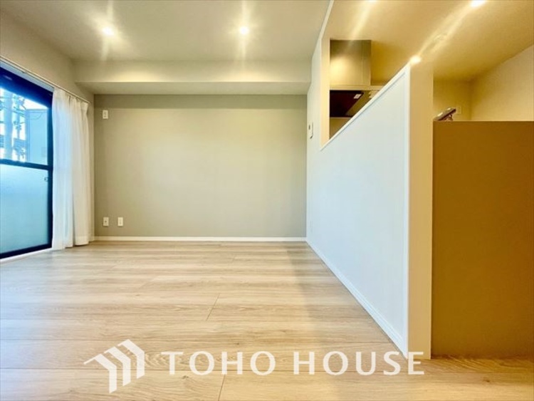 内装 【LIVING】◆扉を◆開くとこの景色。家族の”おかえり”の声が聞こえてきそう。