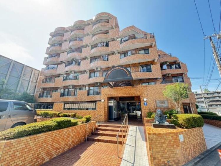 外観 陽とともに、時間によって顔を変える景観、星空や夜景にも負けないデザインの映える外観です。