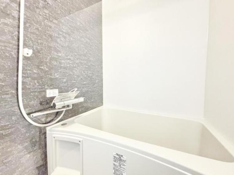 風呂 １日の疲れを癒してくれる広々とした浴室は癒しの空間としてカスタマイズが可能です。