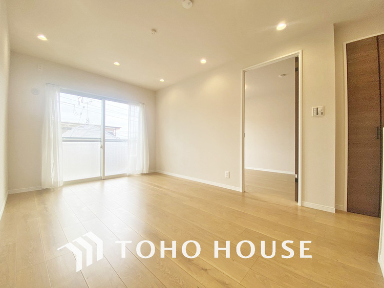 内装 広がりのある住空間、家族が集まるリビング・ダイニング