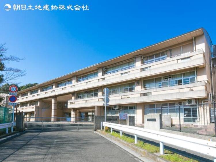 周辺 横浜市立中山中学校1300ｍ