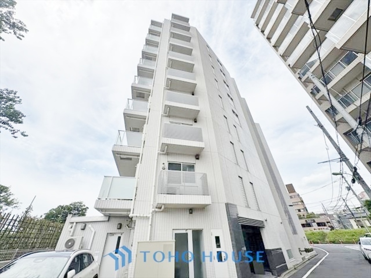 外観 ◆陽溜まり◆の温もりを感じ、ふわりと寄り添う太陽の妖精たちが自然と僕達を微睡ませる。うとうとしたい訳ではないがそんな時間が嫌いじゃない自分がここにいる。