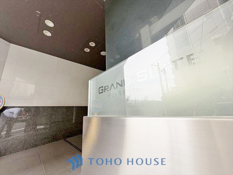 その他 ◆木漏れ日◆の様な採光が優しく足元を照らし、心地いい暮らしの道しるべを写し出す。この空間で過ごす家族との語らいの時間がとても素敵で幸せを感じるかもしれない。