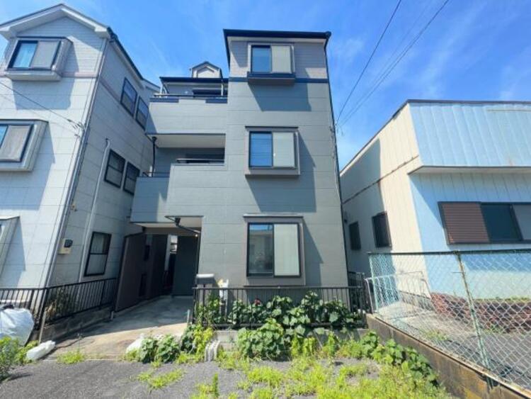 外観 ●〇深く豊かな緑と爽快な青い空を感じる、まるで杜の中に暮らすような心地よさを存分に堪能いただける邸宅です。最高グレードの設備仕様を標準装備したデザイナーズ住宅が便利で快適な新生活をお届けいたします〇●