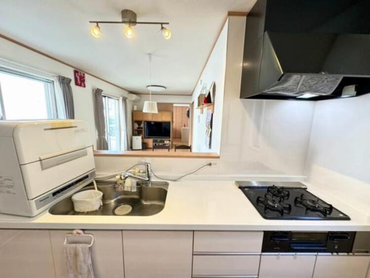 キッチン キッチンはカウンターキッチンで家族の様子を見ながらお料理できます