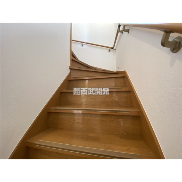 内装 手すり付き階段