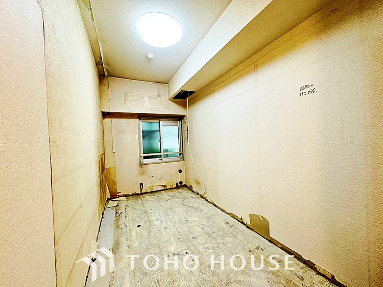 内装 【ROOM】感性を育むプライベートルームはシンプルでスマートな空間。好みの空間で読書をしたり、音楽を聞いたりと一人の時間も充実したものにできます。