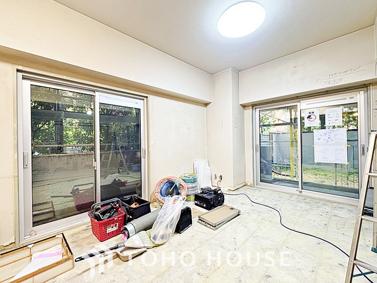 内装 叶えたかったのは落ち着きのあるナチュラルな風合い、そして開放感があるリビング。優雅な気分に浸れる幸せな時間を家族が自然と集まりたくなるこの空間で。