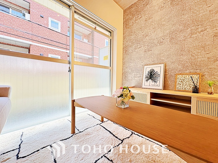 内装 ここはみんなが集い、食事と楽しい会話が始まる場所。話に夢中になりすぎて、ついつい時を忘れ、夜半過ぎになってしまう。そんな束の間の幸せを感じさせてくれます。