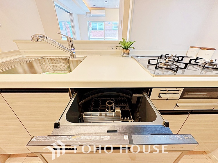 キッチン 広々としたキッチンのシンクは、料理の準備と片付けを楽にし、使いやすさを最大限に引き立てます。