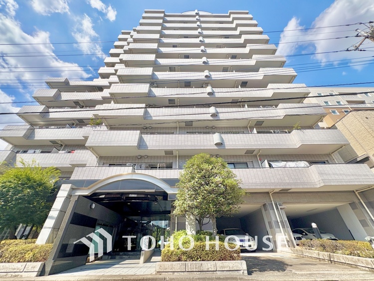 外観 漂う上質な空気感、マンションに入れば「おかえりなさい」と笑顔で迎えてくれるエントランス。最良の心配りを感じるマンションでした。