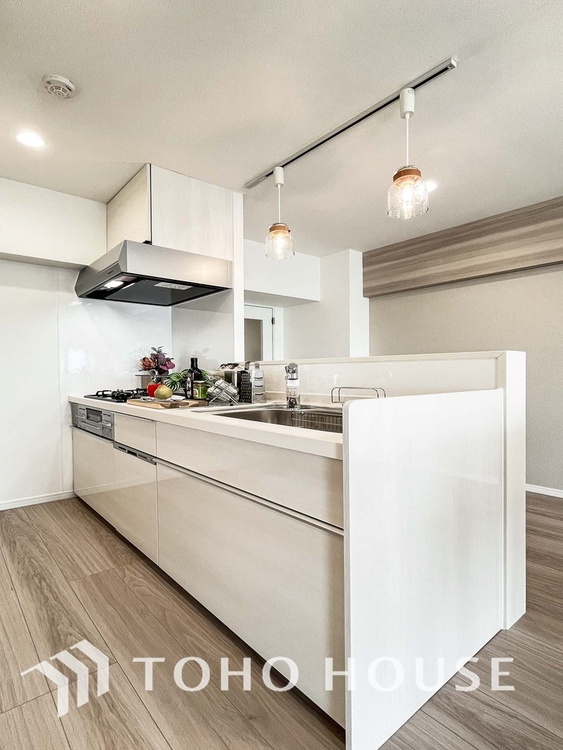 キッチン シンプルな部屋の雰囲気に溶け合うナチュラルキッチン