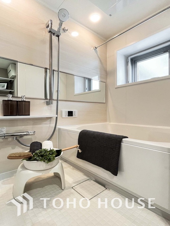 風呂 一日の疲れを癒すバスルームは、心地よいリラックスを叶える清潔感溢れる空間