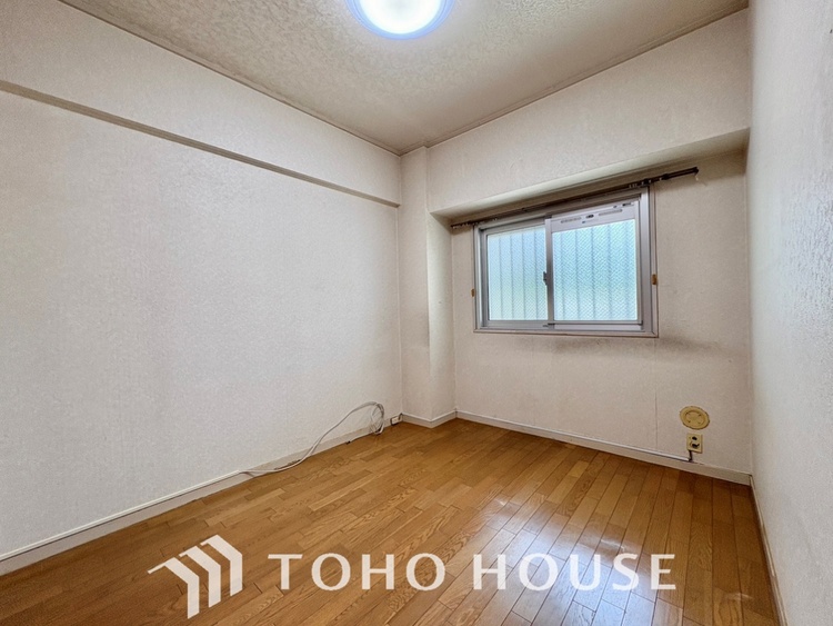 内装 ここはみんなが集い、食事と楽しい会話が始まる場所。話に夢中になりすぎて、ついつい時を忘れ、夜半過ぎになってしまう。そんな束の間の幸せを感じさせてくれます。