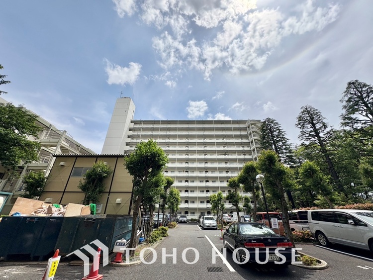 外観 漂う上質な空気感、マンションに入れば「おかえりなさい」と笑顔で迎えてくれるエントランス。最良の心配りを感じるマンションでした。