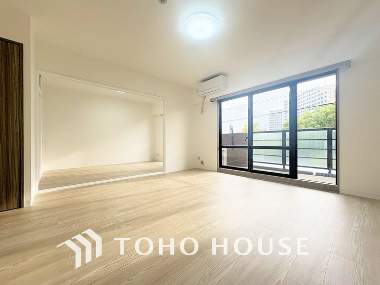 内装 広がりのある住空間、家族が集まるリビング・ダイニング