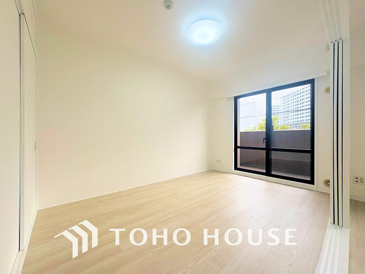 内装 採光もある洋室は、くつろぎのひと時を過ごすのにぴったり