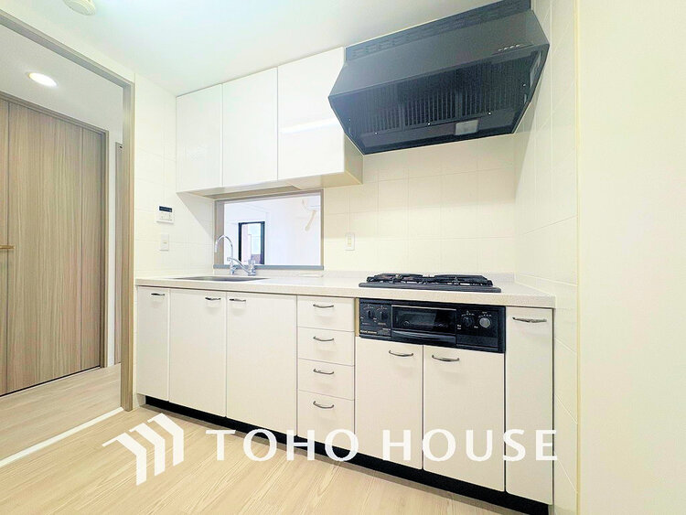 キッチン シンプルな部屋の雰囲気に溶け合うナチュラルキッチン