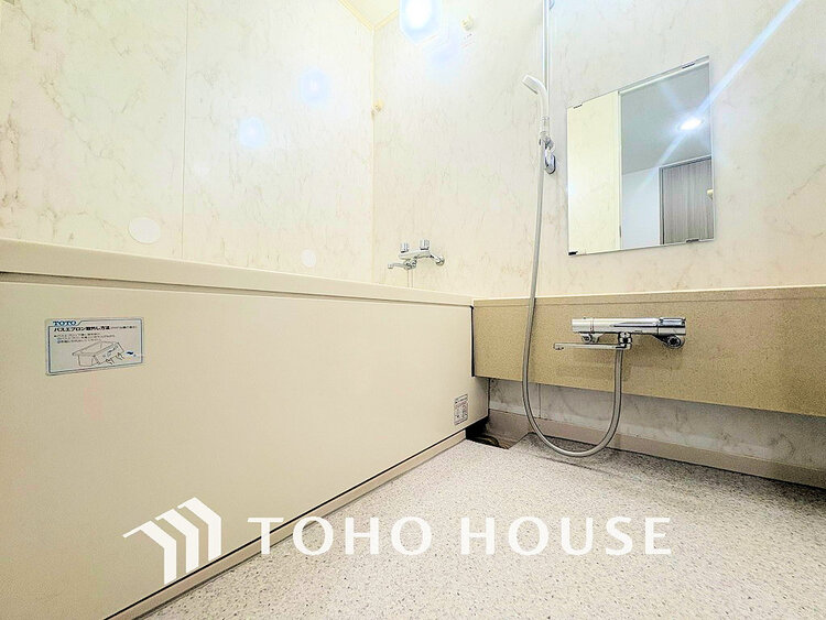 風呂 一日の疲れを癒すバスルームは、心地よいリラックスを叶える清潔感溢れる空間