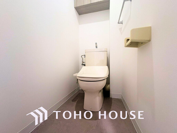 トイレ 白いクロスにより清潔感のあるトイレ