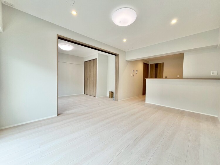 居間 居心地の良い空気感は、暮らしのステージを彩り、心からのやすらぎと満足感を与えてくれます。