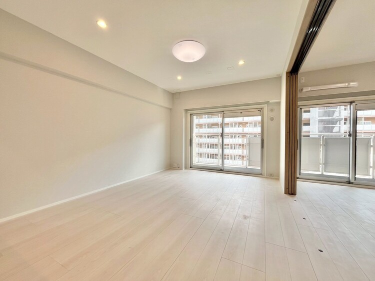 居間 快適に過ごす毎日を求めて、暮らしの中でご自身の「マイホーム」に創り上げてください。