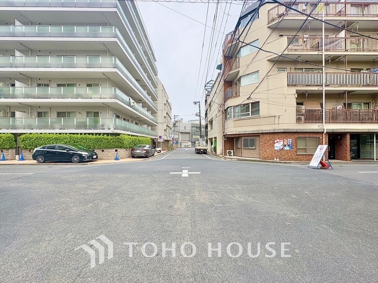 外観 窓をあけると通り抜ける風。清々しく心地よいそよ風が、この空間を涼やかに。風通しの良さは人にとっても家にとっても健康的で気持ちいいもの。