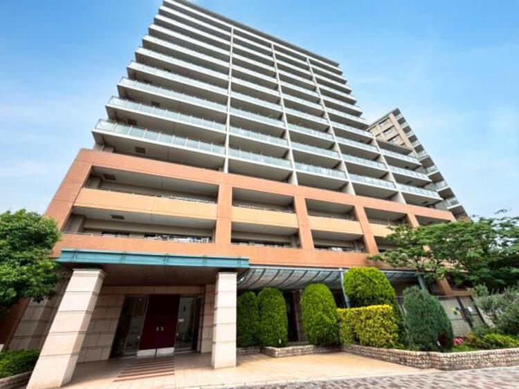 外観 陽とともに、時間によって顔を変える景観、星空や夜景にも負けないデザインの映える外観です。