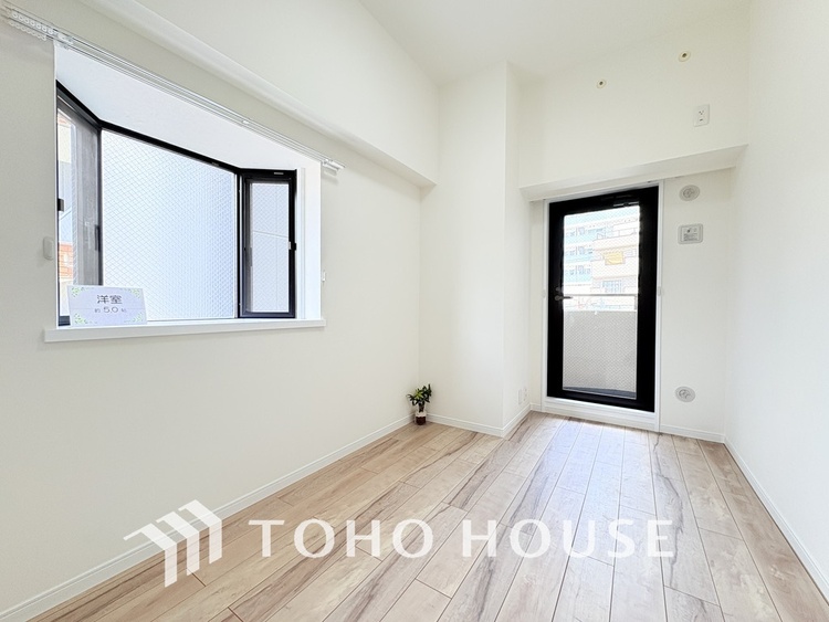 内装 採光もある洋室は、くつろぎのひと時を過ごすのにぴったり