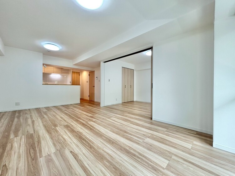 居間 飾り過ぎないシンプルな内装と偏り過ぎないデザインで統一しました。