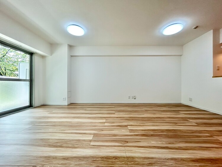 居間 居心地の良い空気感は、暮らしのステージを彩り、心からのやすらぎと満足感を与えてくれます。