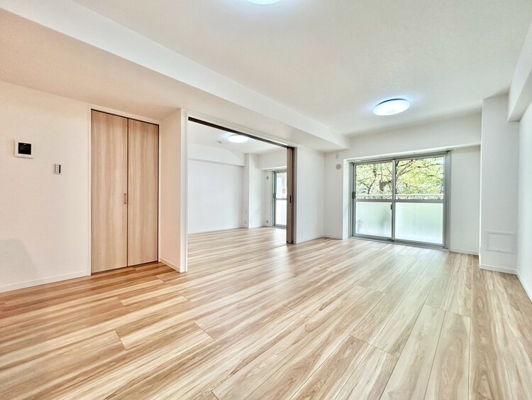 居間 快適に過ごす毎日を求めて、暮らしの中でご自身の「マイホーム」に創り上げてください。