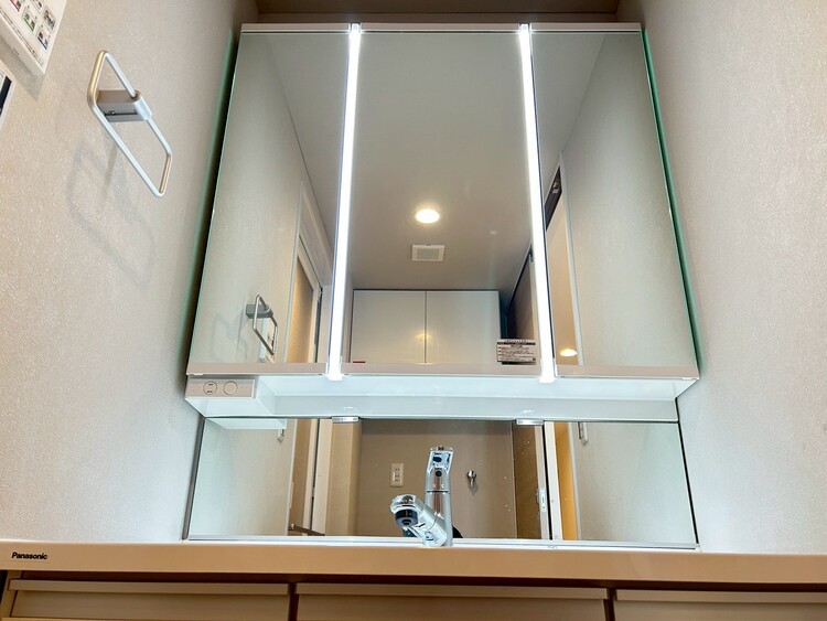 その他 清潔感を感じられる洗面化粧台。