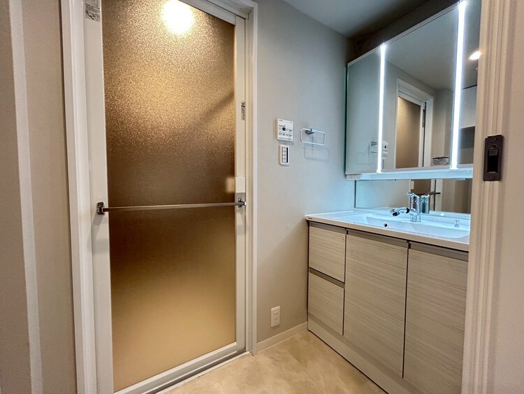 その他 十分な広さの脱衣所。