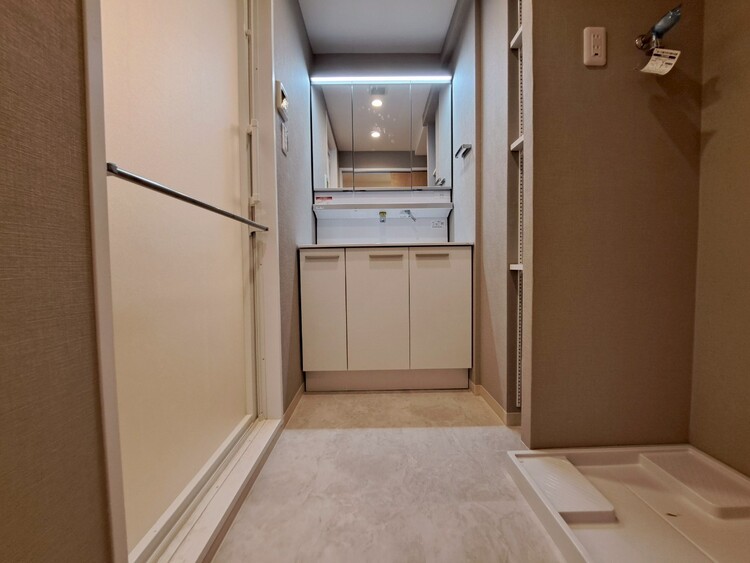 その他 十分な広さの脱衣所。