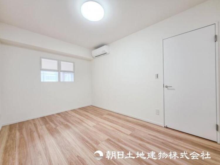 内装 【洋室】一人時間を快適にすごせるように、落ち着いて過ごせる癒しと寛ぎの空間が欲しい。そんな願いを叶えました。