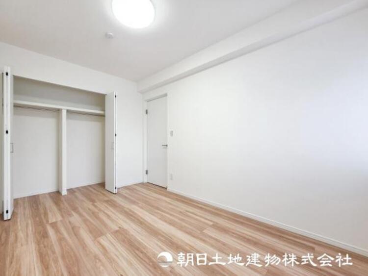 内装 【洋室】人間の感性を育むプライベートルームはシンプルが１番！読書やネット、大切な一人の時間も充実したものにできます。