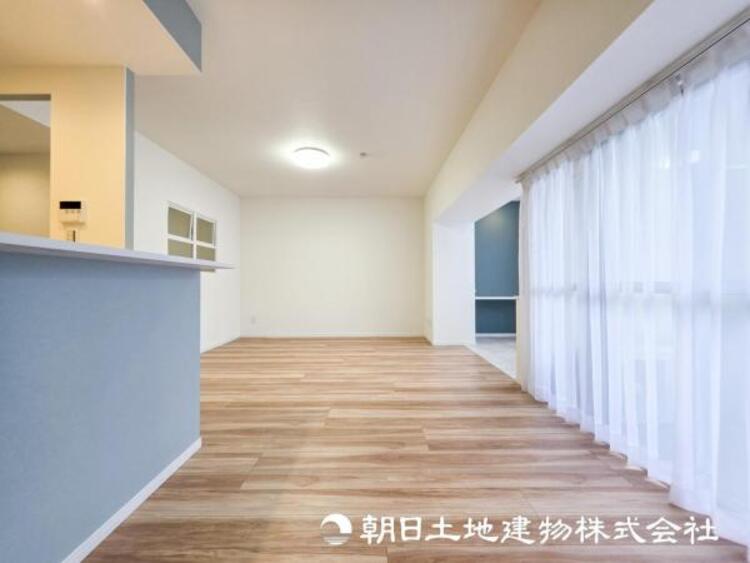 居間 【リビング】家族や友人との時間など１番多くの時間を過ごす空間だからこそ快適な空間を目指してプランニングしました。