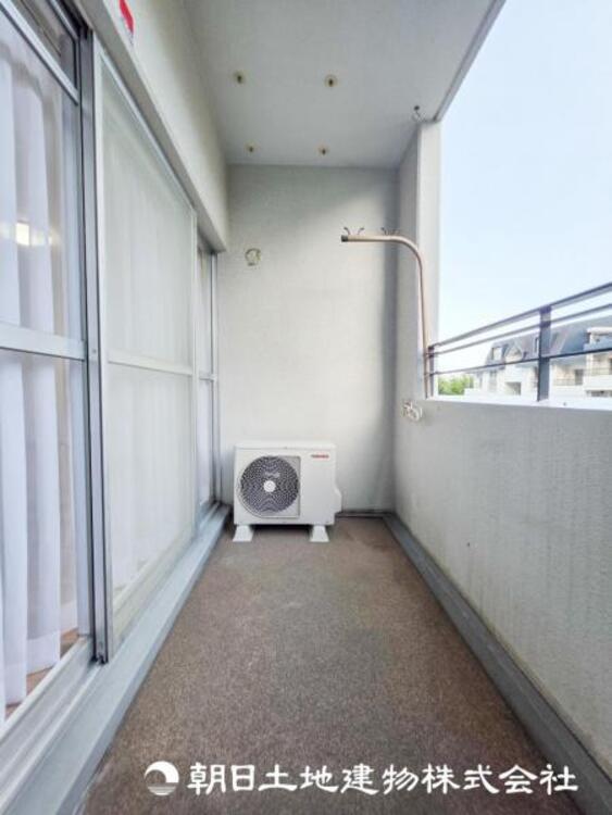 バルコニー 【バルコニー】太陽に愛された家。陽当り・通風に優れた魅力的で快適さを追求したプライベート空間です。