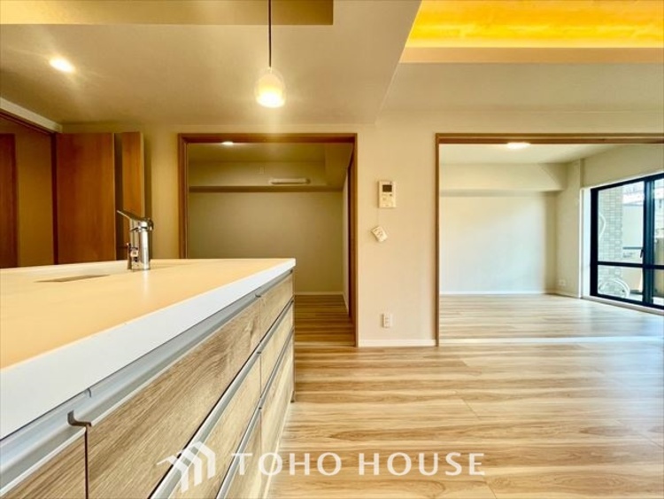 内装 【LIVING】◆住む喜び、楽しさ、感動◆を君と共有したい。いつまでもずっと家族を見渡せるこの広い空間で。